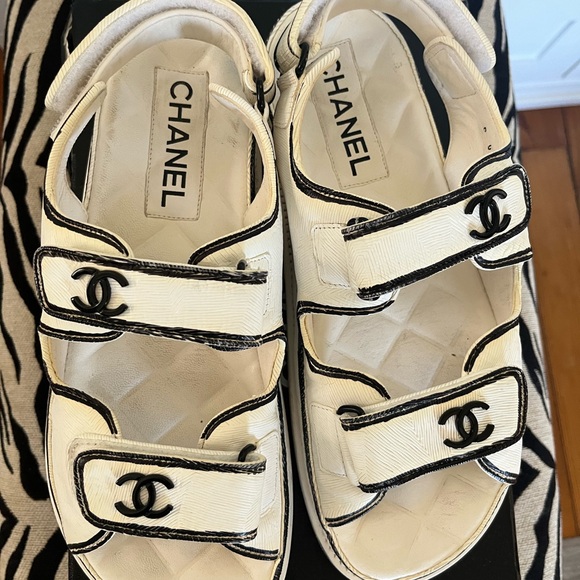 CHANEL White Black Dad Sandals Leather CC Logo Open Toe Flats Authentic - Picture 5 of 5
